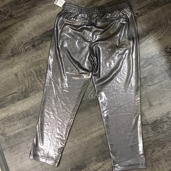 Silver metallic crop pants from Urban Outfitters - Picture 2 of 2